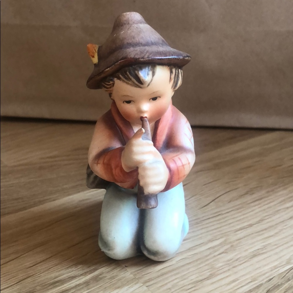 Vintage Hummel Figurine